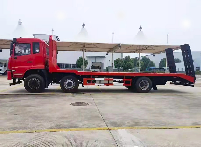 國六東風(fēng)D17-Z小三軸平板運(yùn)輸車